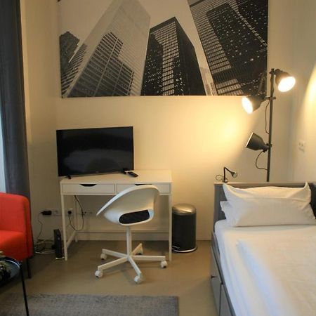 Apartment 2 / Ein - Zweipersonen Mannheim Bagian luar foto